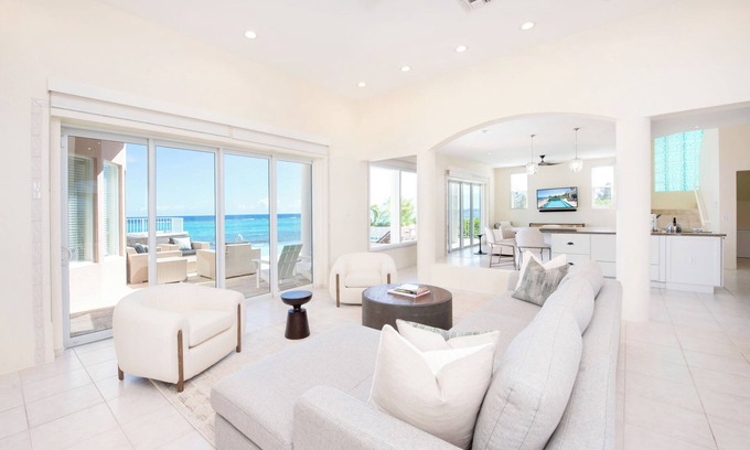 Rum Point Haus | Kai Vista: Sandy Oceanfront Villa mit Infinity-Pool, Whirlpool und Sonnenstrand am Strand