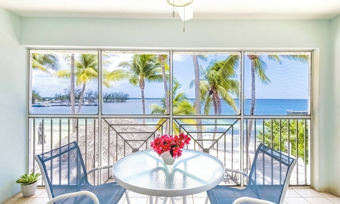 Rum Point Eigentumswohnung | "Kaibo Star" for 2 : Cozy 1-BR beachfront condo with Pool in Kaibo / Rum Point !