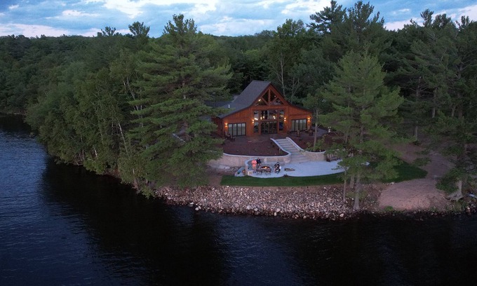 Dollar Bay Haus | Kemp's Lake Front Guest House