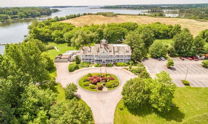 Stevensville Hotel | Kent Island Resort