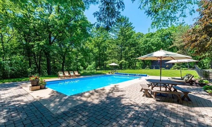 East Troy Hütte | Kettle 2BR Cabin on 15 lush acres w pool and lake