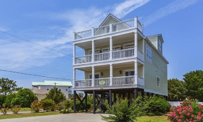 Inlet Harbour Haus | Key Lime Pie!! 8 bed/7bath/3rd Row/Short Walk to Beach!!