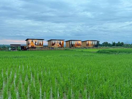 Pua Haus | KheangKhangKhao เคียงข้างเขา ปัว-สกาด