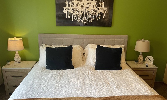 Madison Wohnung | King | 5min Hosp | 10min Airport | 300 Mbps