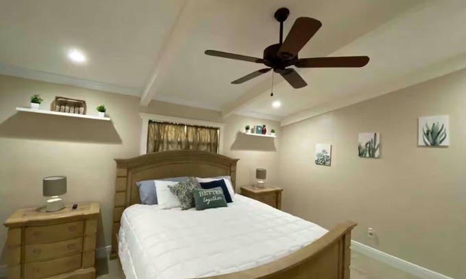 Orlando Wohnung | King Bed - Fire Pit - Private - Grill - Location