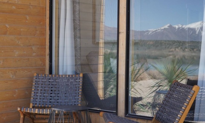 Levan Kabine | King Bed-Firepit-Shade-Chairs-Dark Skies