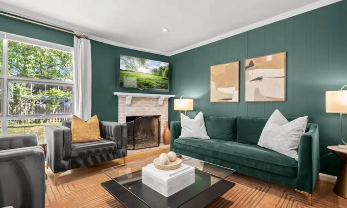 Seminary Hill Haus | King Beds - Xcape to a Tranquil Retreat