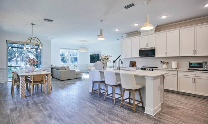 Sarasota Haus | King Ensuite w/adjustable bed/New heated pool