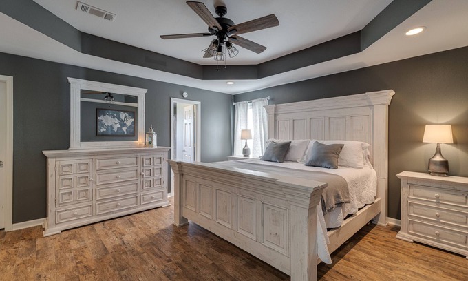 Fairbanks Haus | KING SIZE BED! Private Country Home - 3 Bed 2.5 Bath
