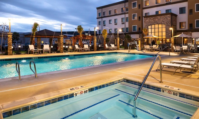 St. George Eigentumswohnung | King Suite | Access to Free Breakfast + Shared Pool & Hot Tub. Your Next Vacation!