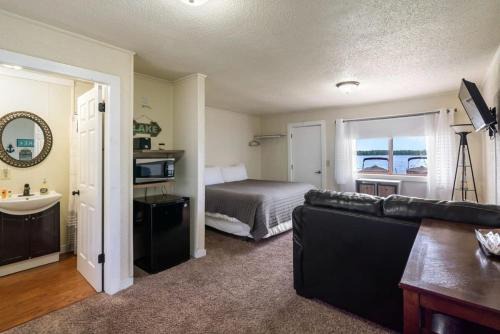 Mayfield Wohnung | King Suite with Scenic Views at Fife Lake Lodge