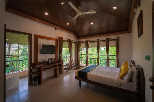 Madikeri Kabine | KINGMAKER'S Plantation with River Stream