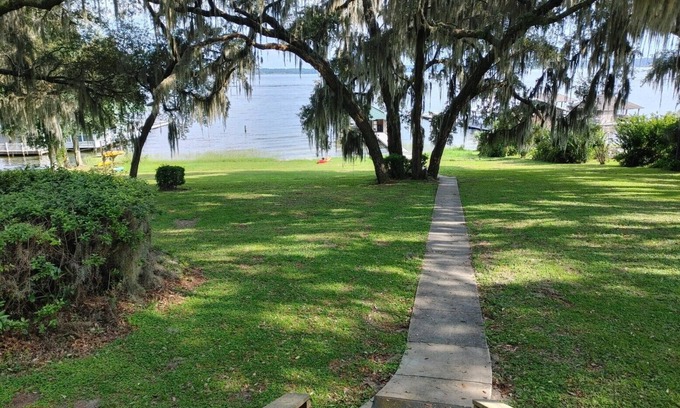 Starke Haus | Familienheim auf erstaunlichem weißem Sand Bottom See