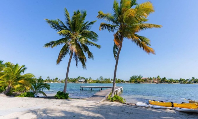 Rum Point Villa | Kirk Kove - Beachfront House in der Bucht von Cayman Kai