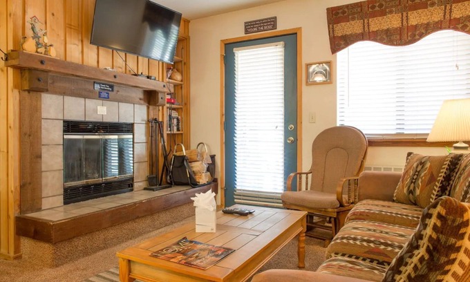 Kirkwood Eigentumswohnung | Kirkwood Meadows: Hot Tub! Aufzüge 5 Minuten zu Fuß! The Meadows.