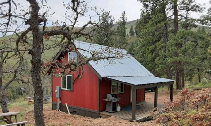 Lyle Kabine | Klickitat Rails to Trails Cabin- Hikers and Bicyclers- S
