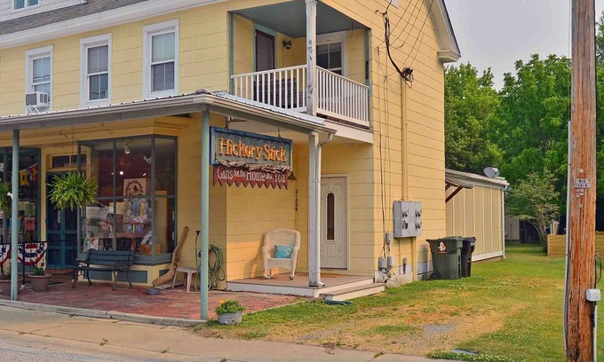 Rock Hall Wohnung | Knot's Landing, spacious Apt. downtown Rock Hall