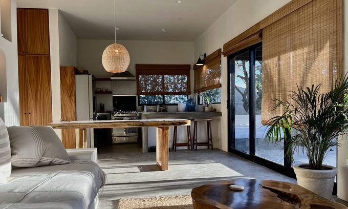 El Sargento Haus | Kokomo Palms of Julio Yoolio (NEW BUILD)