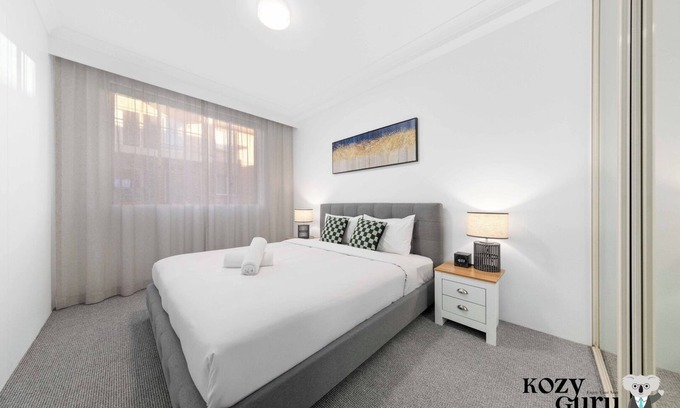 Camperdown Wohnung | KozyGuru | Camperdown | Stylish Apt with Parking