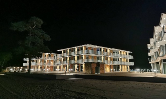 Aahus Wohnung | Lägenhet på Stranden i Åhus med Havsutsikt och Närhet Till Spa & Utomhuspool