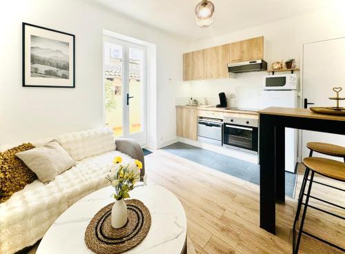 Chateauvert Wohnung | L'Écrin d'Or - Élégant & Confortable- Idéalement Situé en Centre-Ville - Terrasse - Gare à 5 min