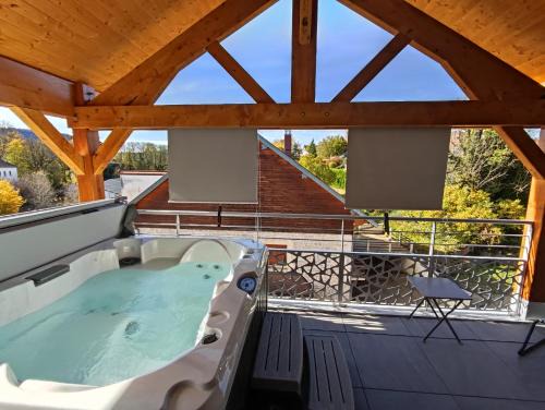 Champagnole Wohnung | L'ACIÉRIE Logis de luxe avec Jacuzzi
