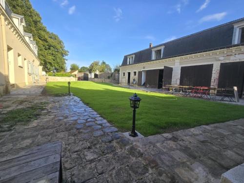 Croissy-Beaubourg Wohnung | L'ancienne ferme du château