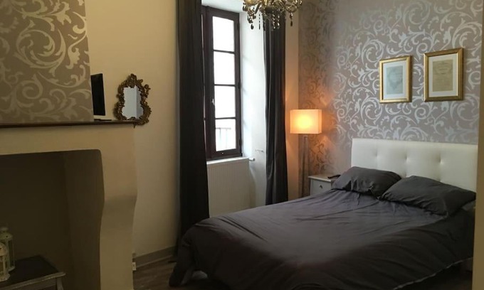 Confolens Haus | L'ancienne Forge - a stylish medieval holiday home