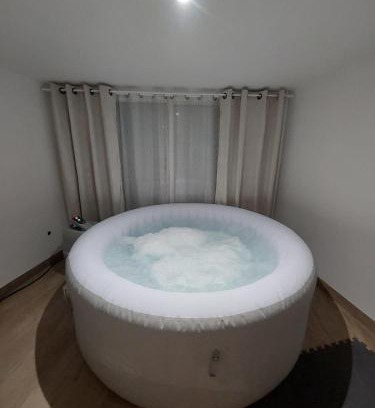 Livry-Gargan Wohnung | L08 Jacuzzi 5 Étoile par Villa Dengous
