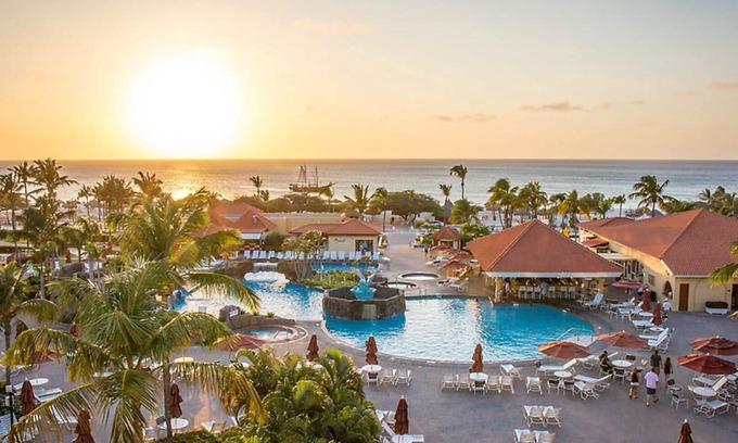 Oranjestad-West Resort | La Cabana Beach & Racquet Club am unberührten Eagle Beach!