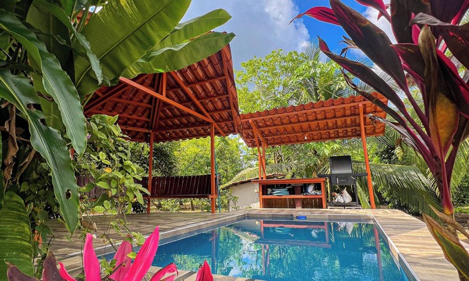 Puerto Jimenez Haus | La Casa de Piedra: Un Hogar Único