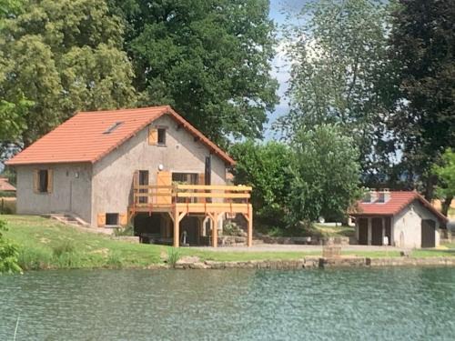 Roye Haus | La Chênaie - Vue imprenable, pêche & grands événements
