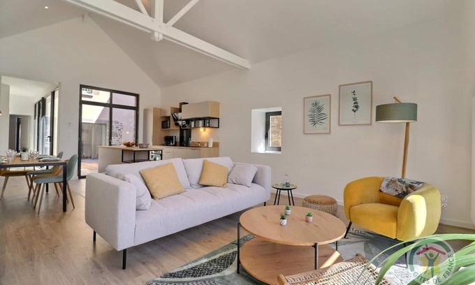 Combourg Haus | La Demeure du Lac Tranquille
