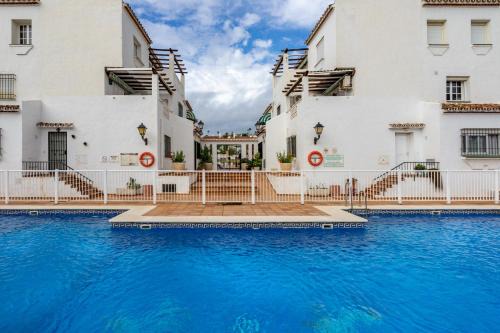 Castillo de Sabinillas Wohnung | La Duquesa apt with pool by Costarentals - Ref M8