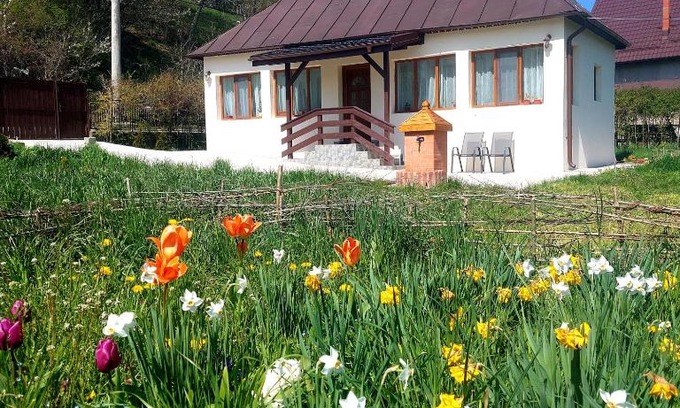 Valea Mare-Pravat Haus | La numărul 100, Nămăești