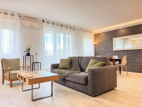 Le Pontet Wohnung | LA PROVENCE- 75m2 of Light & Charm, Modern Family apartment, Pool & private Parking near Avignon, Fully renovated with interior-architect design