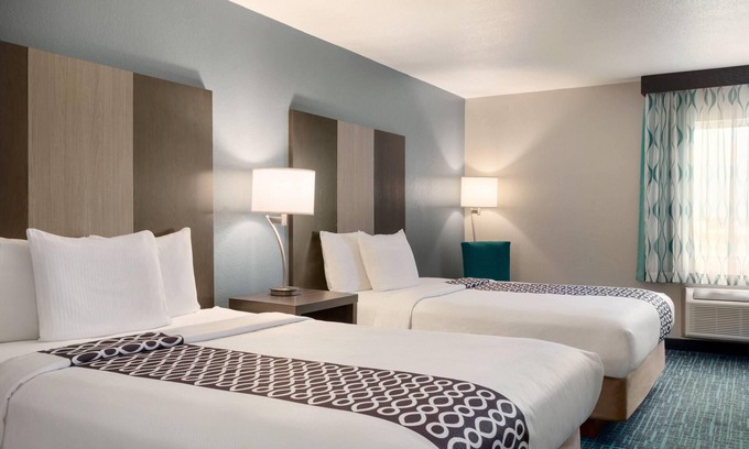 Peru Hotel | La Quinta Inn & Suites by Wyndham Peru Starved Rock St Park