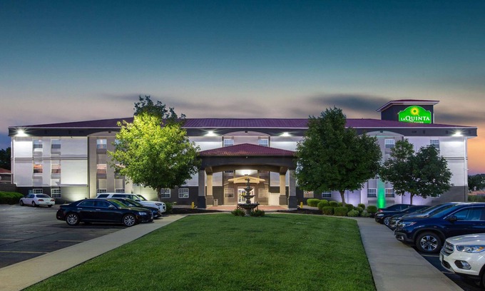 Blue Springs Hotel | La Quinta Inn & Suites by Wyndham Blue Springs