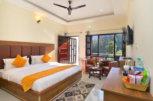 Tehri Hotel | LA Riqueza Dhanolti View # Mountain View Rooms # Parking # Lift # Near to Eco Park & Surkanda Devi Temple