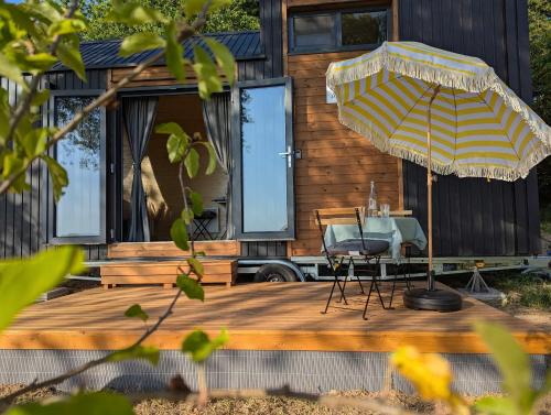 Senaillac-Latronquiere Haus | La Vue en Rose by Tiny Away