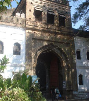 Maheshwar Kabine | Labboo'z Café and Lodge