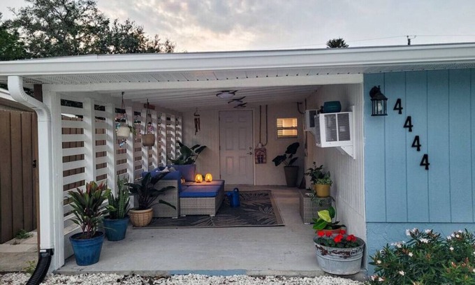 South Bradenton Haus | Lady Palm: 2/1 w garden vibes three miles to IMG