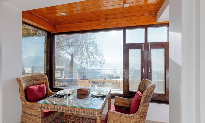 Theog Wohnung | Lafu House Hearth Cabana Hill views