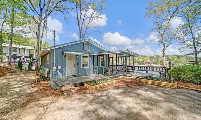 Alpine Bay Hütte | Lake Cottage - Sleeps 10 - Clean and Modern - Great Views