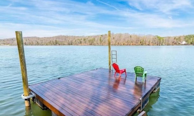 Claremont Haus | Lake Escape