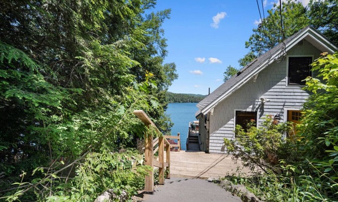 New Durham Haus | Lake Front Cabin with Private Dock & Amazing Views