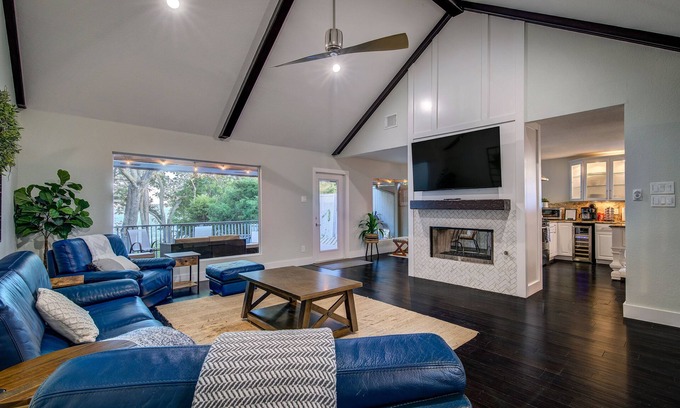 Rowlett Haus | Lake Front in Rowlett 3 Bedroom 2.5 Bath