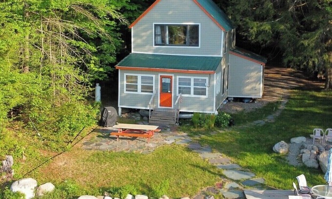 Gloversville Haus | LAKE FRONT MAGIC. A Secluded cottage in the Adirondack Park on MOUNTAIN LAKE