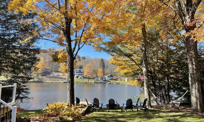 Kingsley Haus | Lake front property! Just steps away from the lake! fishing, kayaking, skiing!