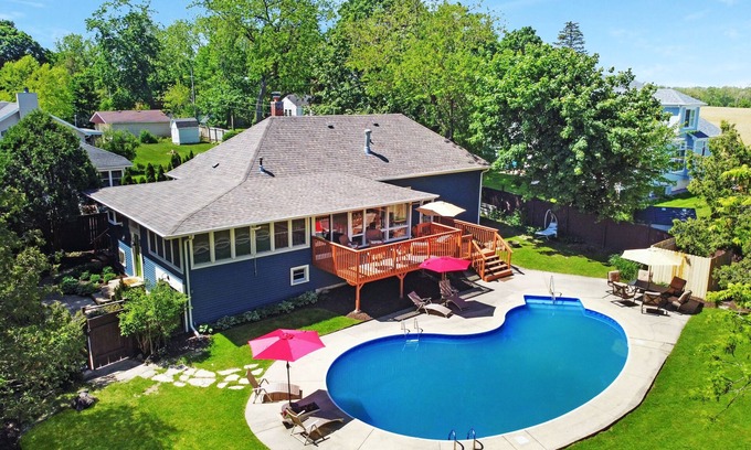 Zenda Haus | LAKE GENEVA HOME WITH POOL 2 BLOCKS FROM LAKE-BEACH-SWIM PIER